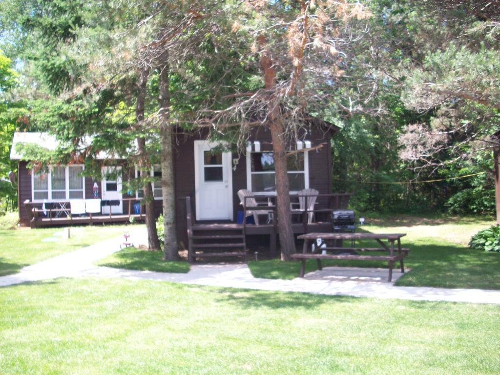 Lakewoods Cottage Oxtongue Lake Номер фото